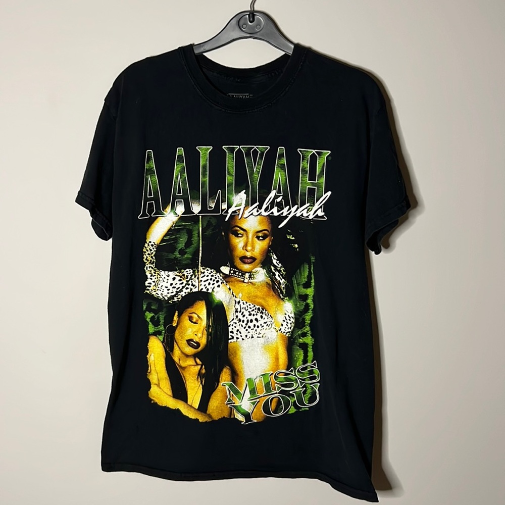 Prettylittlething Black Aaliyah Graphic Tee